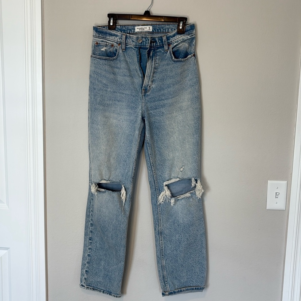 Abercrombie & Fitch Ultra High Rise 90s Straight Jean Light wash Womens Size 29